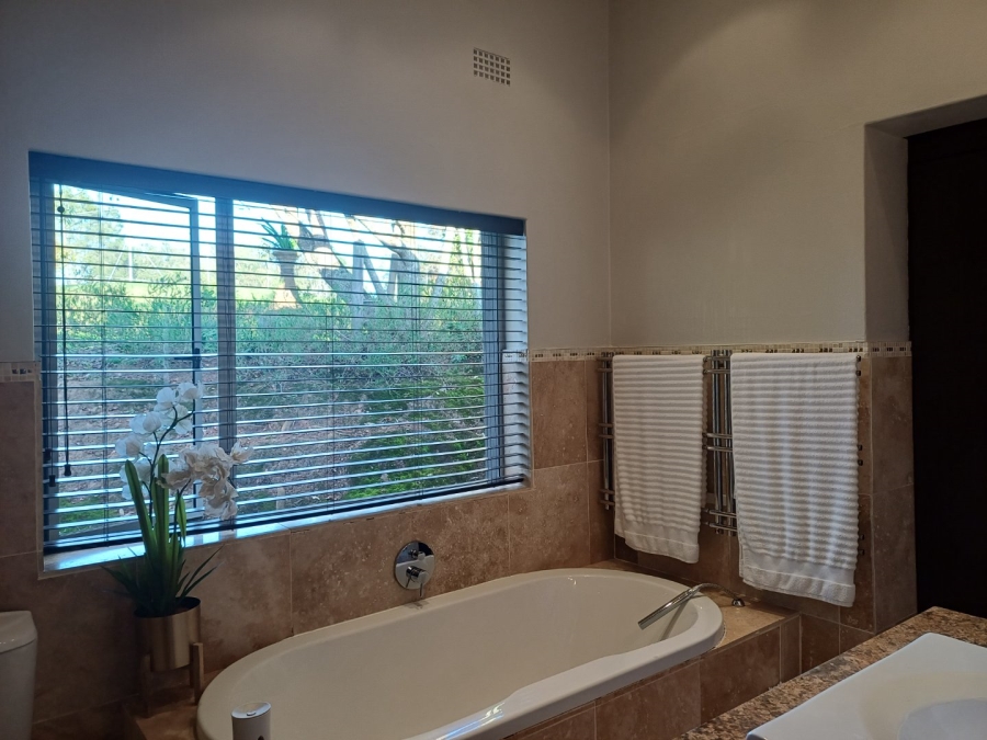 4 Bedroom Property for Sale in Hoekwil Western Cape